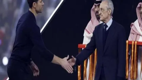 “中国女将破纪录，宁忠岩领跑亚冬会速度滑冰赛场——2025年2月8日亚冬会焦点”