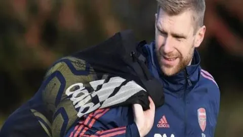 “NBA焦点战：安东尼-戴维斯巧妙助攻，克里斯蒂三分球锁定胜局！”